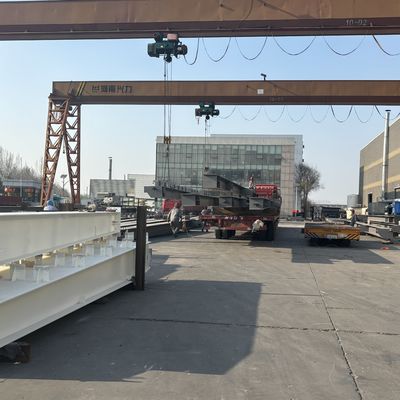 Moderne stabile Stahlkonstruktion mit langer Spannweite Große Werkstatt für Industriegebäude mit Isolierung